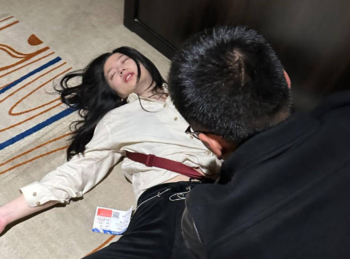 喵咪老师单男无套内射精液流出
