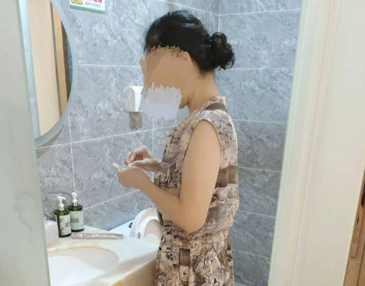 连衣裙干妈与干儿子的亲密时光
