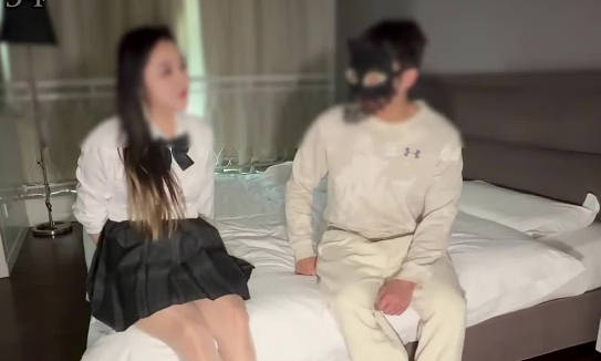 老婆拍摄伪AV真实出轨-丝袜小淫妻