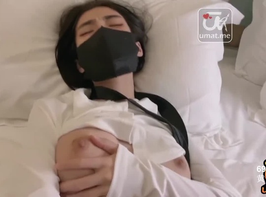 大奶学妹兼职潜规则遭遇颜射果果酱